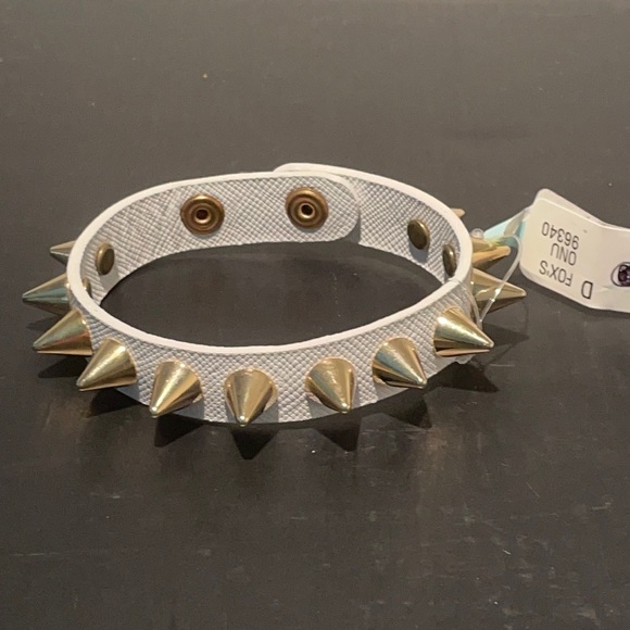 GOLD SPIKES WHITE GROSGRAIN LEATHER SNAP BRACELET - Picture 3 of 6